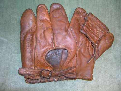 Charles Red Ruffing Davega D250 Back Doug